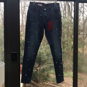 Jennifer Lopez skinny jeans.